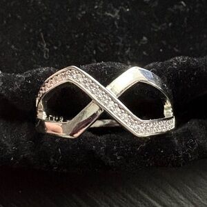 Pretty Bird White Gold Plated Ring NEW! Size 7